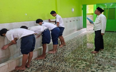 Uji Pemahaman Ibadah, MTs Negeri 2 Tegal Gelar Praktik Wudhu bagi Murid Kelas IX
