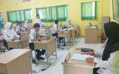 Persiapan TKA, Siswa Kelas IX MTs Negeri 2 Tegal Ikuti Gladi Berbasis Komputer