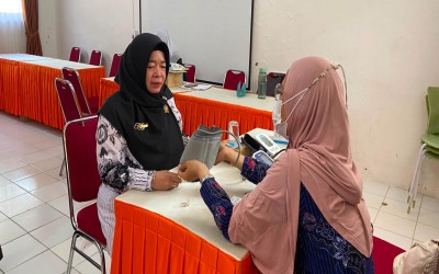 MTs Negeri 2 Tegal Gelar Pemeriksaan Kesehatan Gratis bagi Guru dan Pegawai