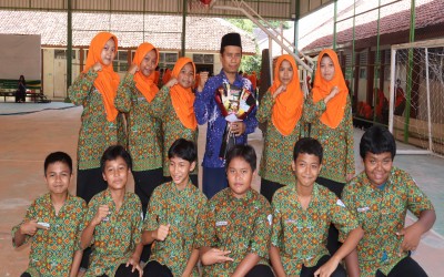 Bersemainya Cinta Kasih pada Guru melalui Buket dan Puisi