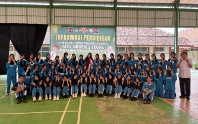 Alih Tongkat Estafet Kepemimpinan, PMR Madya MTs Negeri 2 Tegal Lantik Pengurus Baru