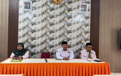 Kepala MTs Negeri 2 Tegal Gelar Rapat Pembinaan, Tekankan Disiplin dan Tanggung Jawab Pegawai