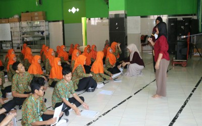 53 Murid Ikuti Babak Penyisihan Spelling Bee English One Tegal